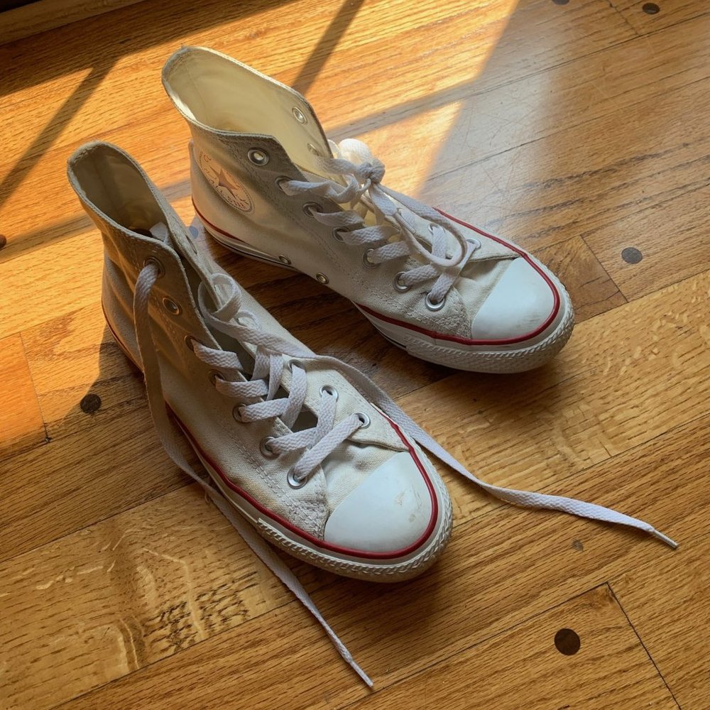 WHITE CLASSIC CONVERSE SIZE 7